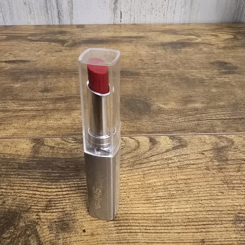 New Wet N Wild Shine Red Lipstick Number 928